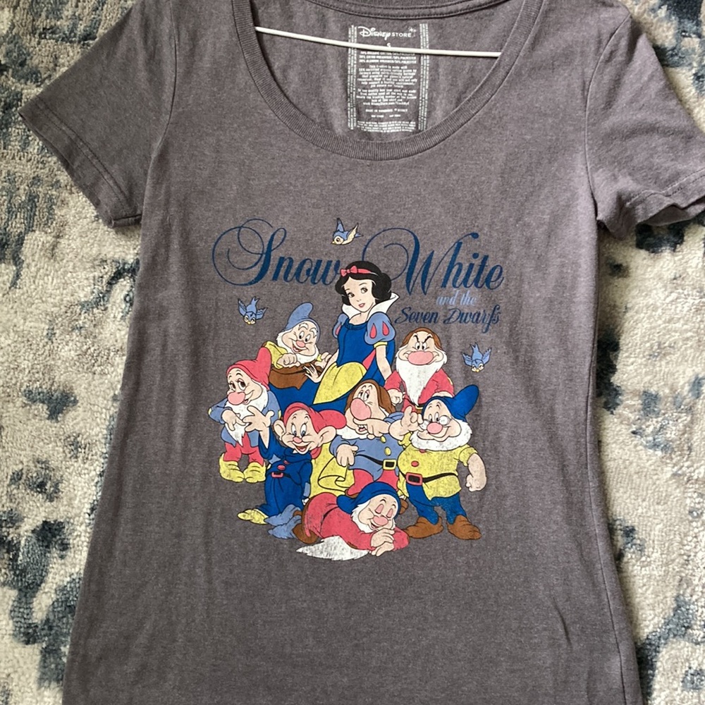 🩷 Disney’s Snow White Scoop Tee